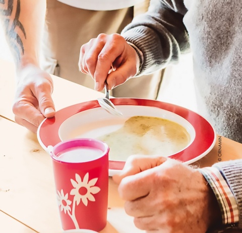 Talerz astystujący z ukośnym dnem Ø20 cm (butelkowa zieleń)