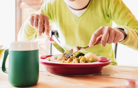 Talerz utrzymujący ciepło z podwójnym dnem (głęboki szafir)